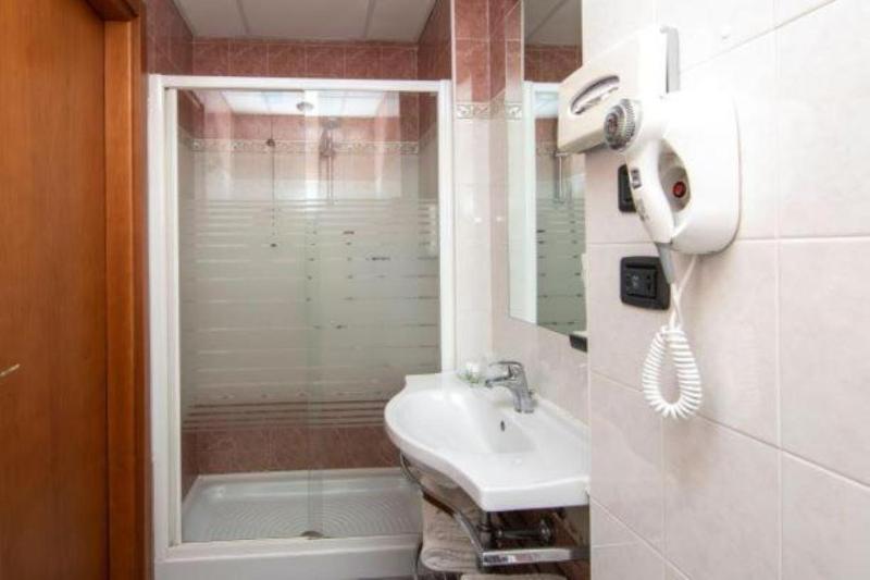 Superior Double Room image 3