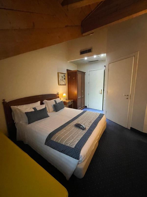 Classic Triple Room image 3