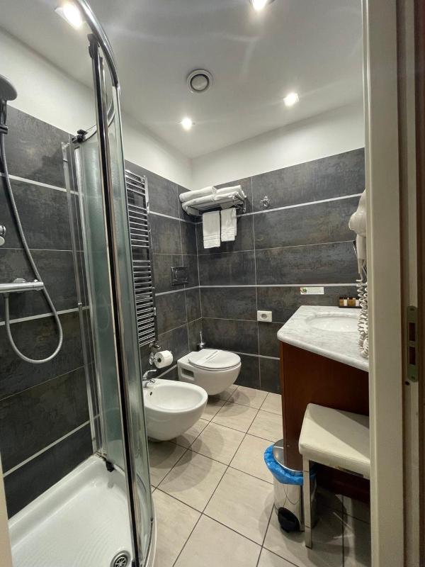 Classic Triple Room image 2