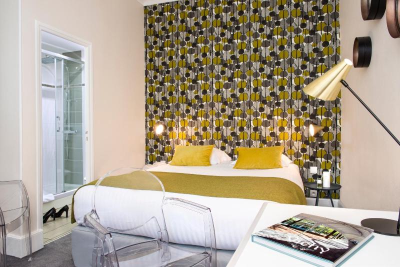 Classical Double Room image 3