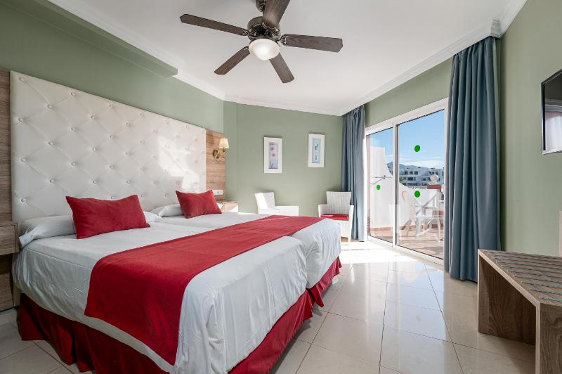 Double Room image 3