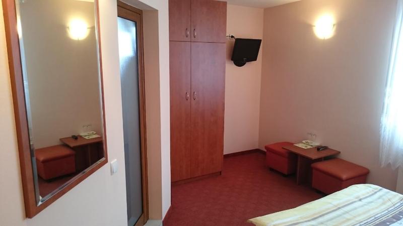 Double Room image 3