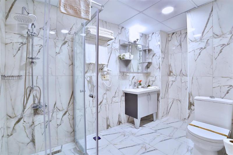 Deluxe Triple Room image 1