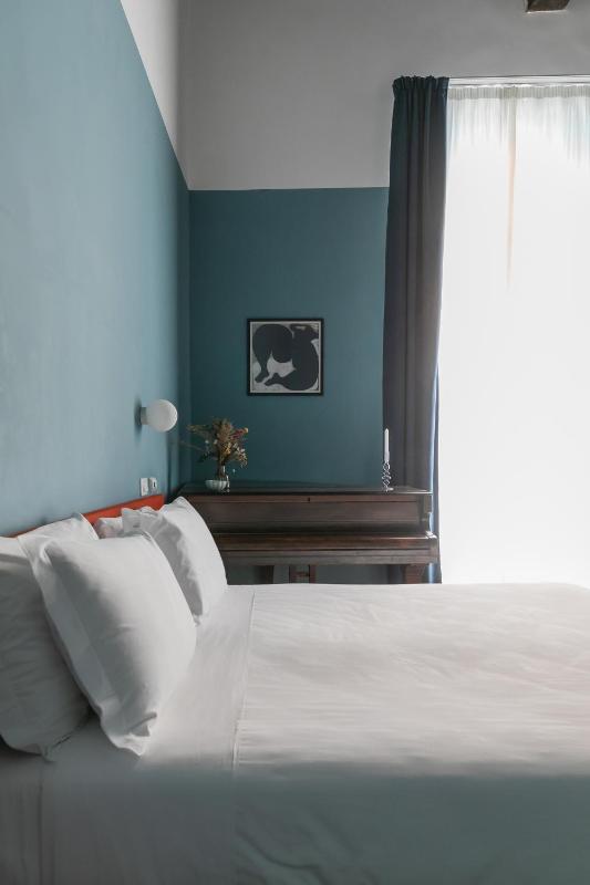 Junior Suite with Balcony image 1