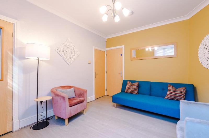 Queens Avenue - Central Chester Home - Sleeps 9 - image 14