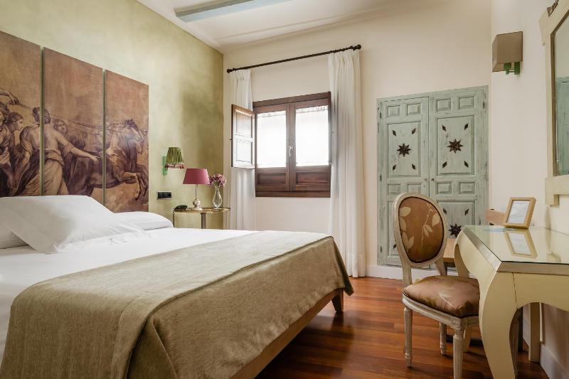 Double or Twin Room image 3
