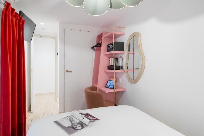 Standard Single Room with Shower image 3