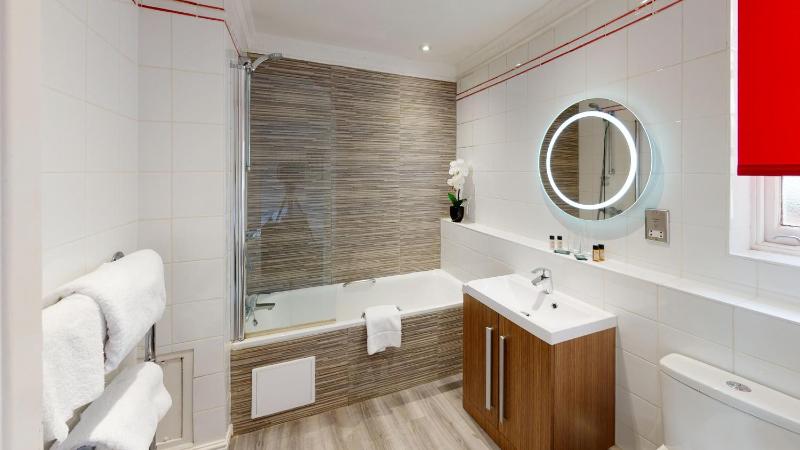Family Room image 2