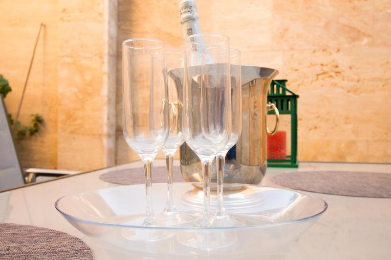 One-Bedroom Apartment image 2