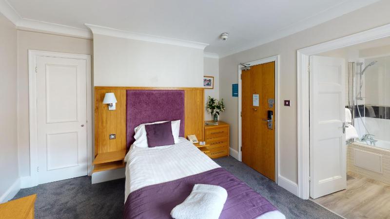 Single Room image 4
