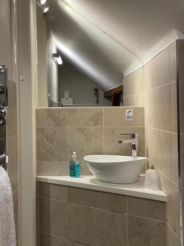 Single Room with Bath image 3