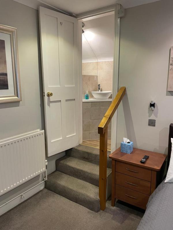 Single Room with Bath image 4
