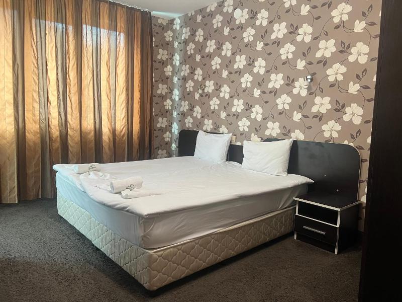 Economy Double Room image 3
