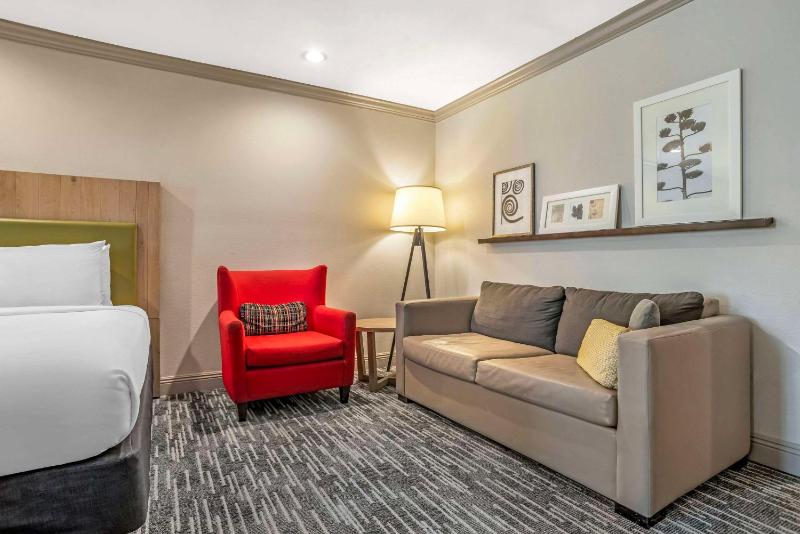 Studio Suite with Two Queen Beds and Sofa Bed - Non-Smoking image 2