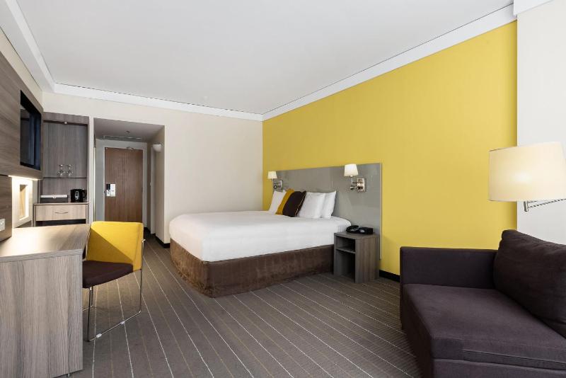 Standard King Room image 1