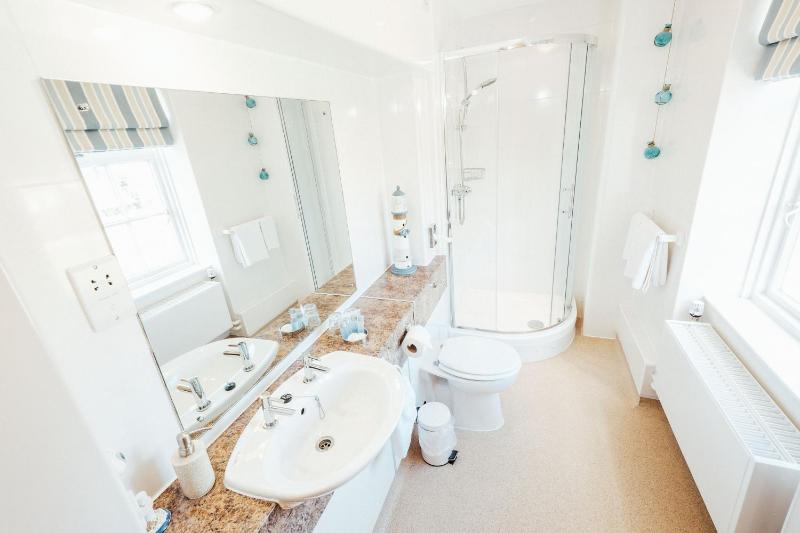 Deluxe Double Room image 3