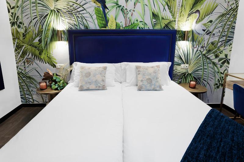 Double or Twin Room image 3