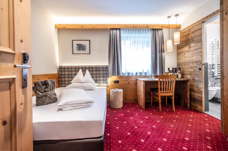 Single Room image 4