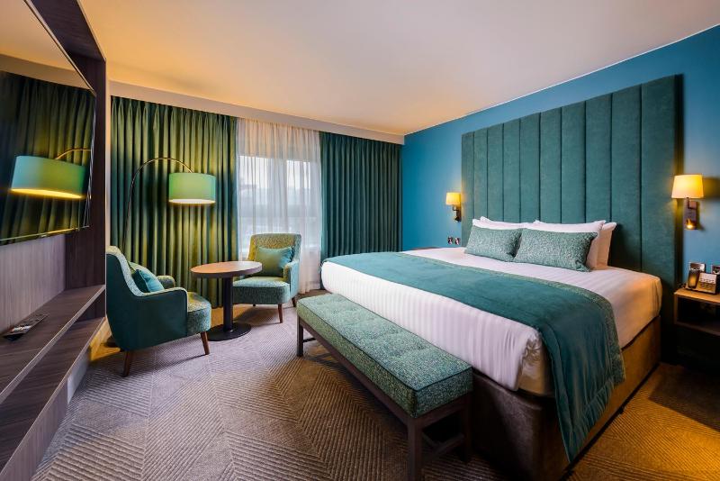 One-Bedroom Suite image 3