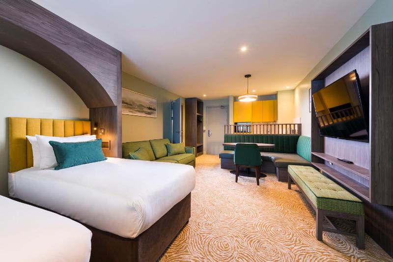 One-Bedroom Suite image 1