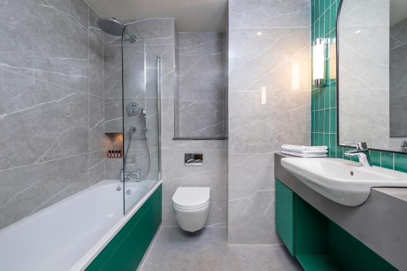 One-Bedroom Suite image 4