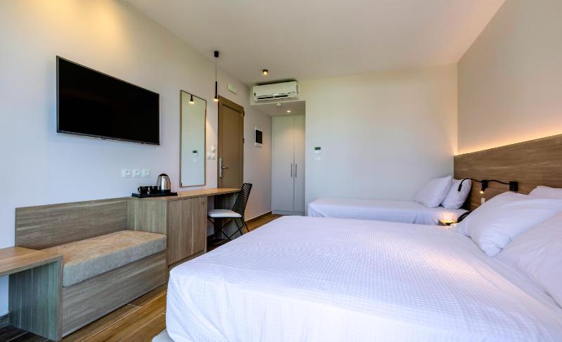 Standard Triple Room image 3