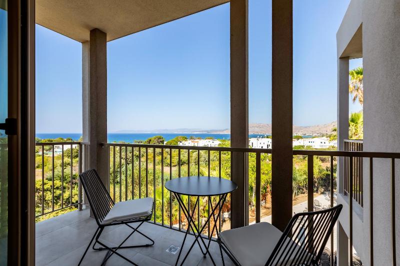 Double or Twin Room with Sea View image 3