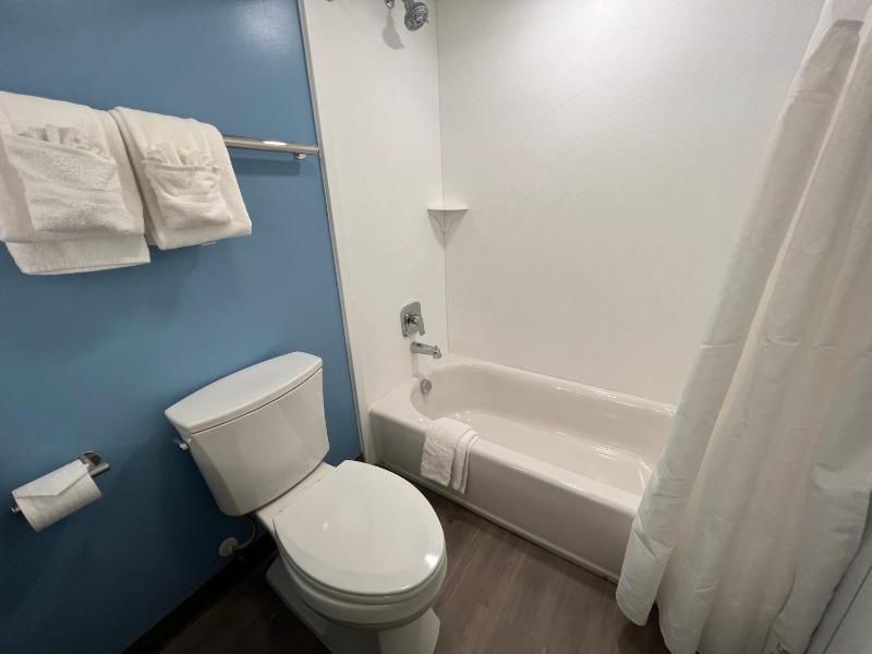 Fenwick Inn - image 2