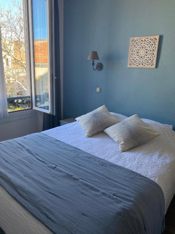 Standard Double Room image 3