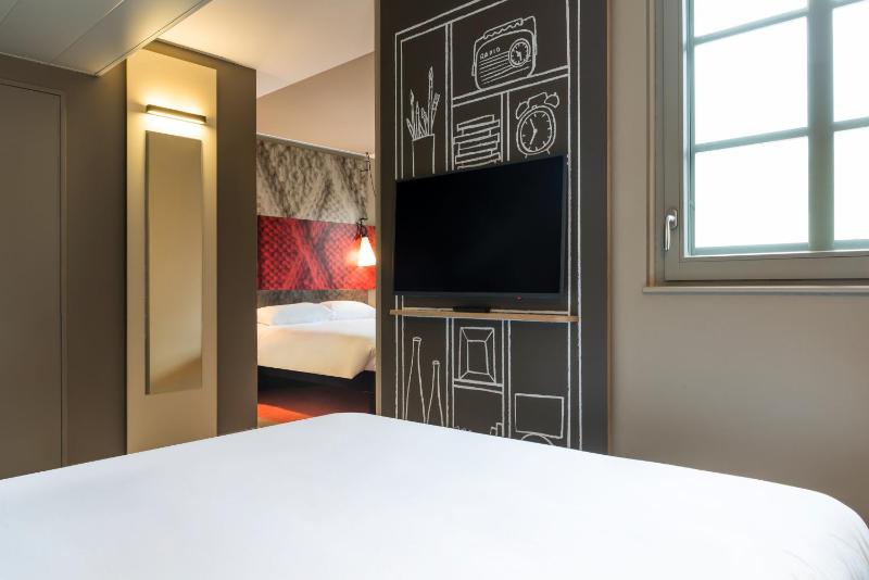 Comfort Room with One Double Bed and Balcony image 1