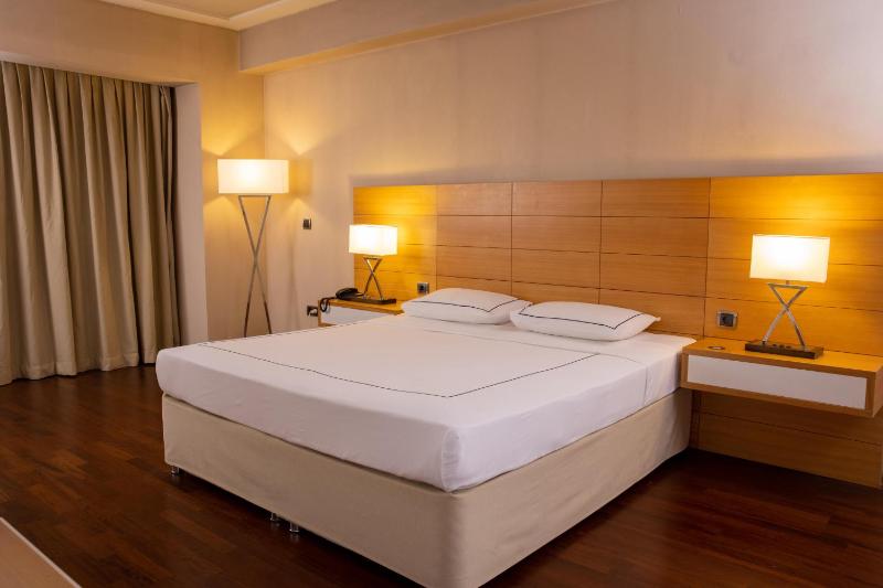 Deluxe Double or Twin Room image 4