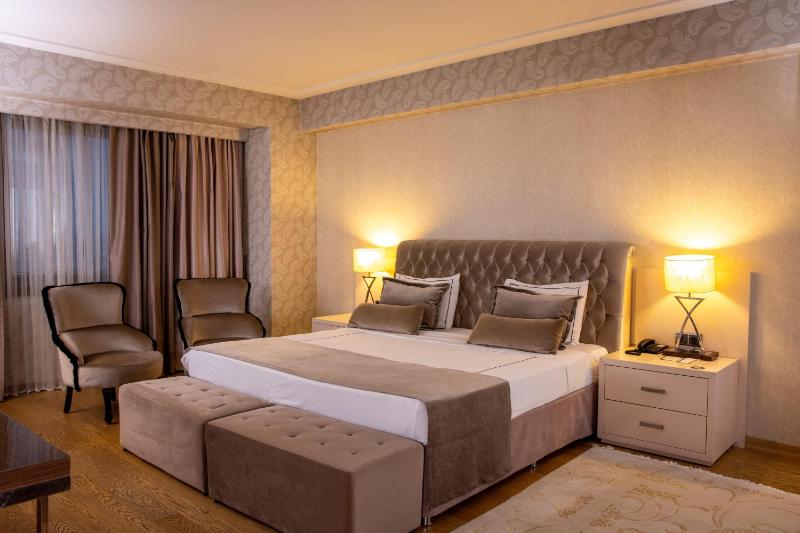 Presidential Suite image 3