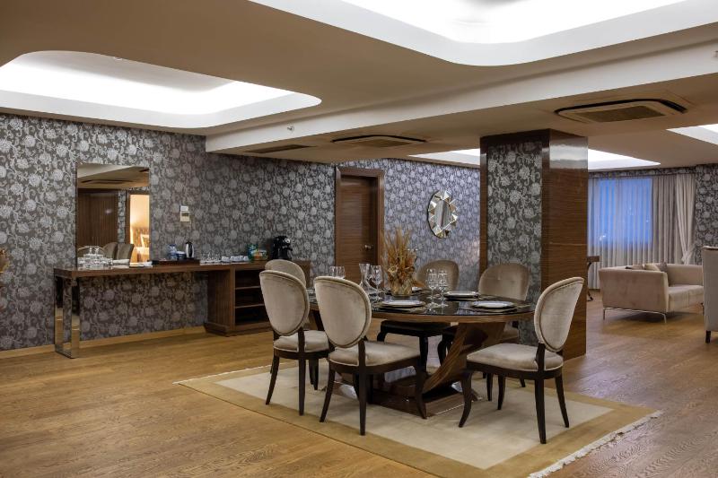 Presidential Suite image 4