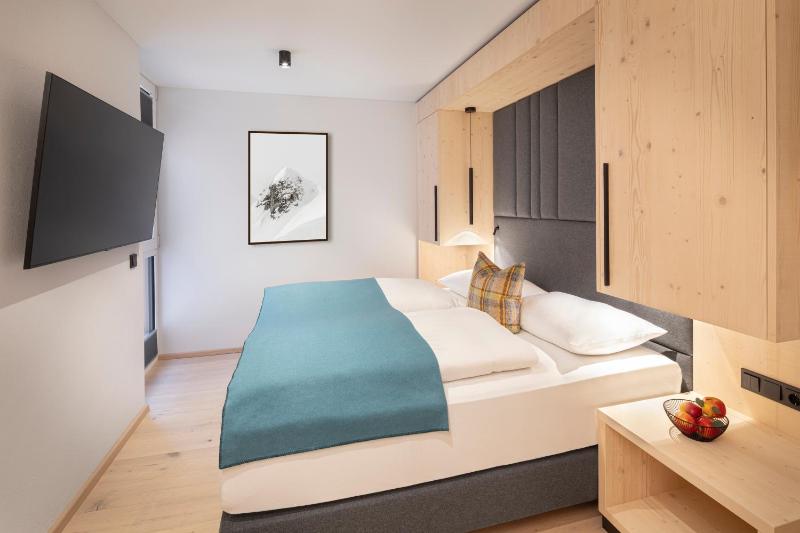 Penthouse apartment with private spa image 3