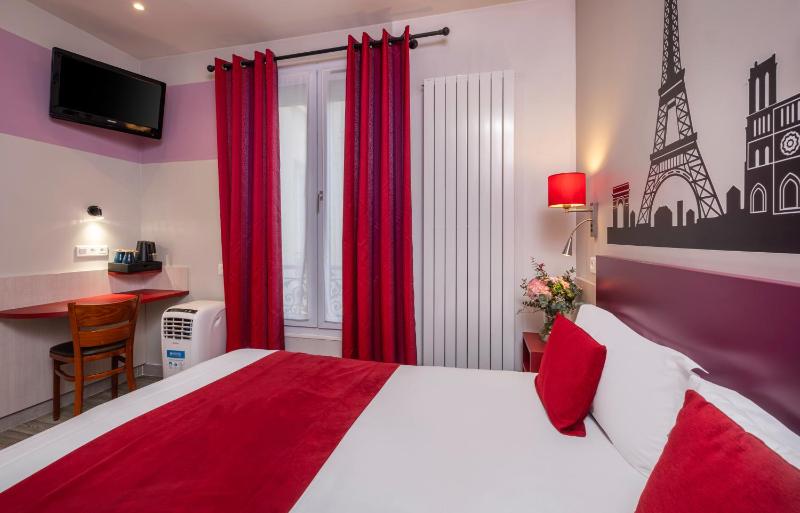 Standard Double Room image 4