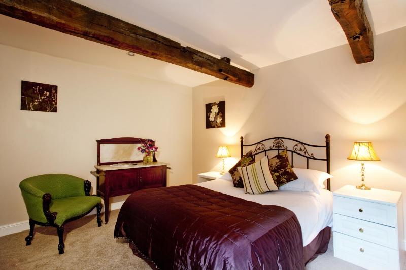 Three-Bedroom House image 4