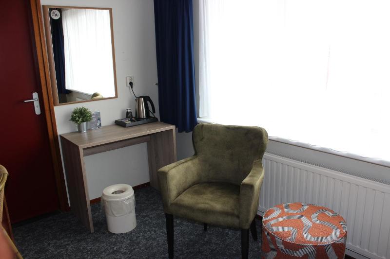 Single Room image 4