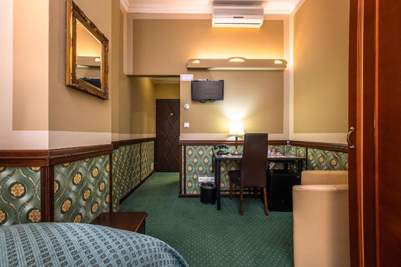 Classic Single Room image 4