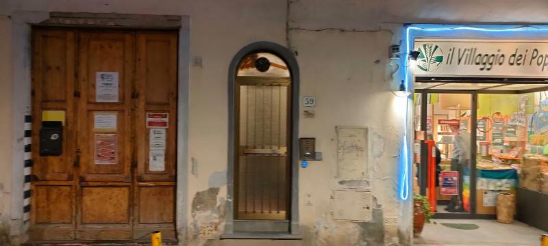 La casa del murales per 6 persone vicino al mercato - image 15