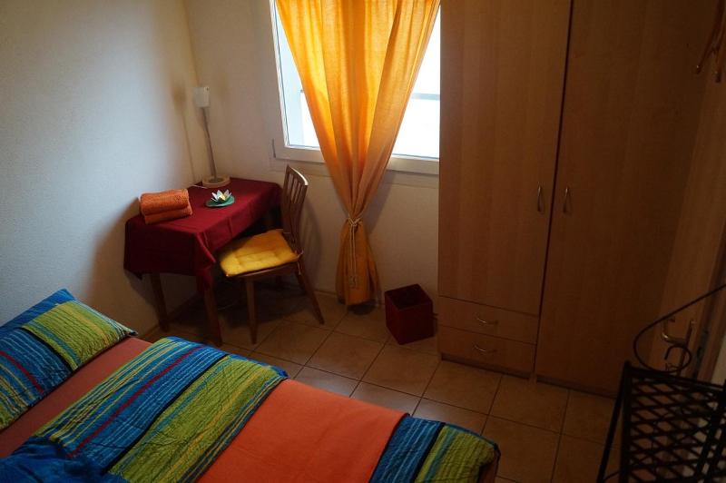 Standard Double Room with Shared Bathroom image 2