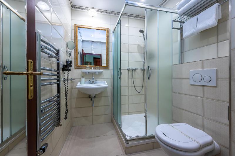 Small Double Room image 1