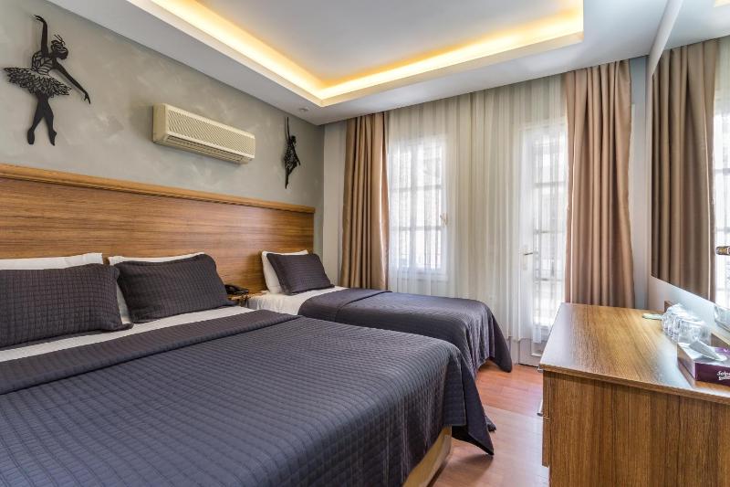 Standard Triple Room image 1