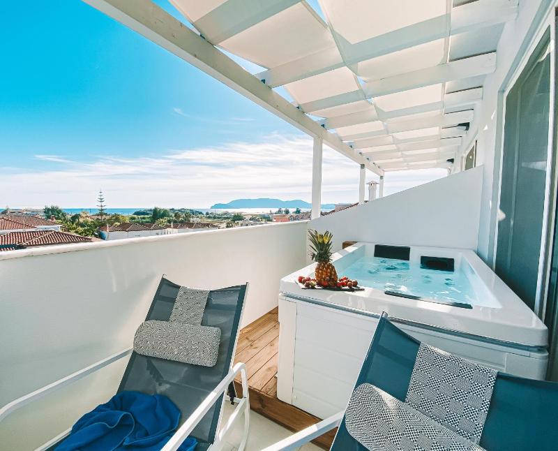 Superior Suite with Private Jacuzzi image 2
