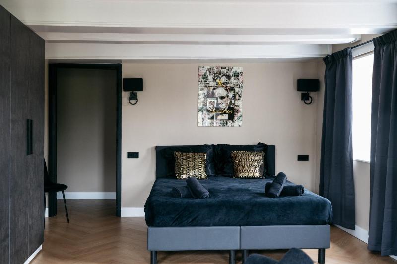 Standard Room for 6 Guests image 4