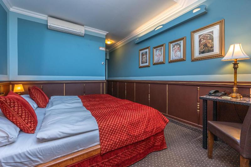 Small Double Room image 3