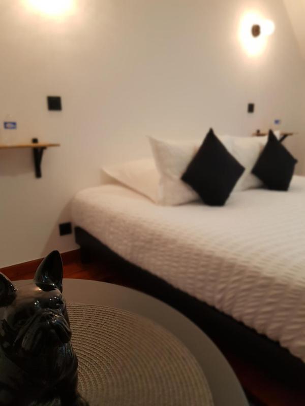 Standard Double Room image 3