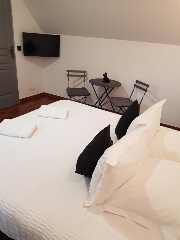 Standard Double Room image 4