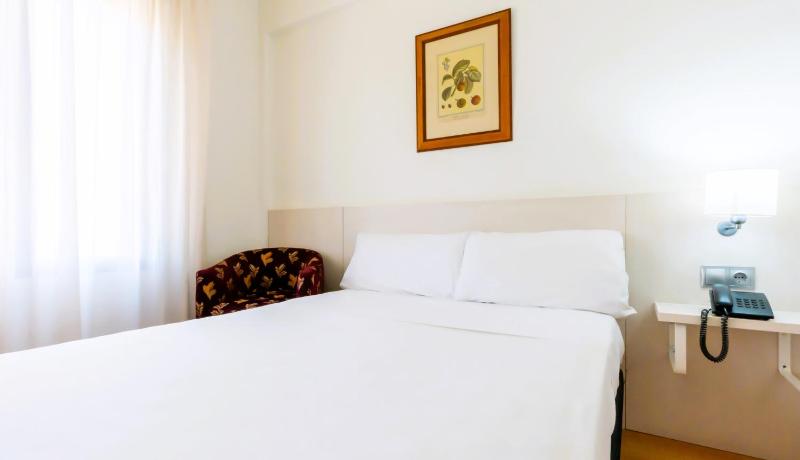 Basic Room 1 image 3