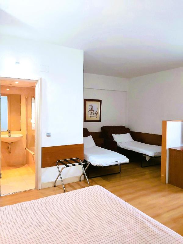 Family Room image 3