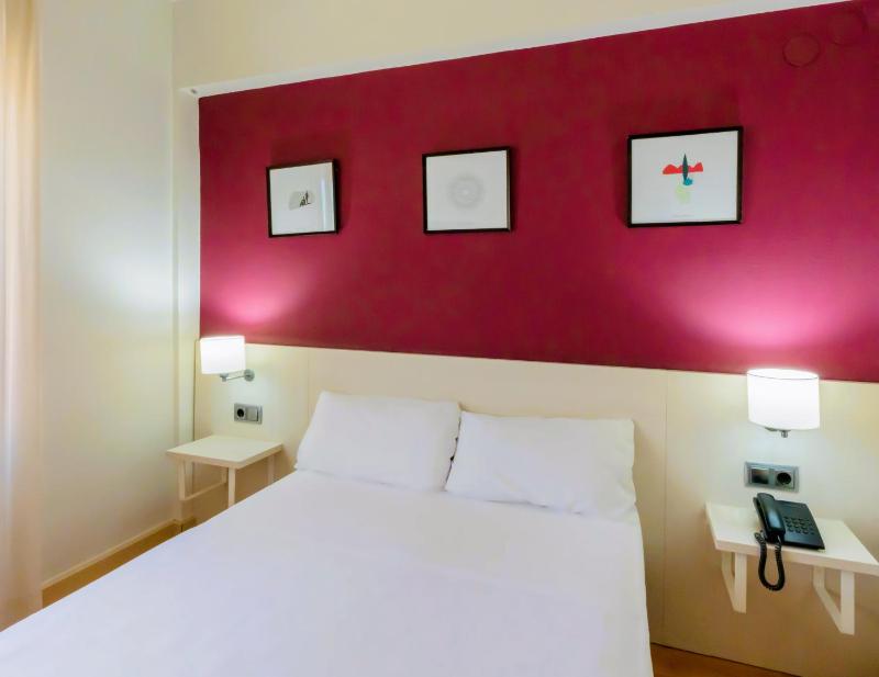 Basic Double Room image 1